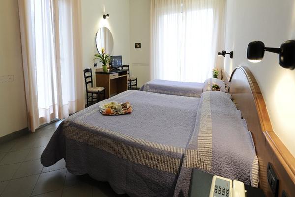 Hotel Adler Алассио Экстерьер фото