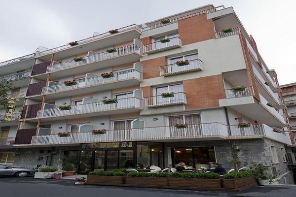Hotel Adler Алассио Экстерьер фото
