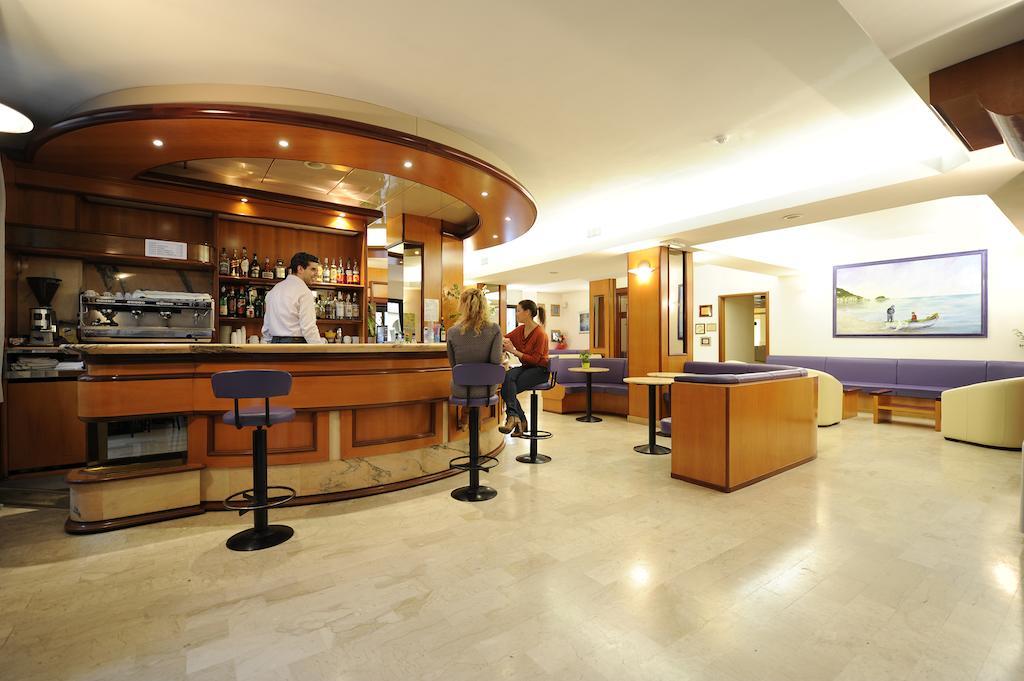 Hotel Adler Алассио Экстерьер фото