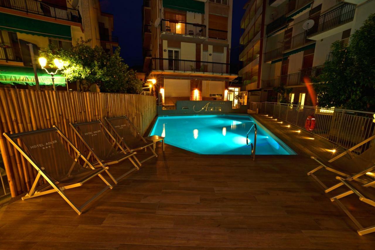 Hotel Adler Алассио Экстерьер фото
