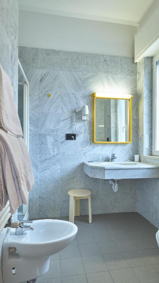 Hotel Adler Алассио Экстерьер фото