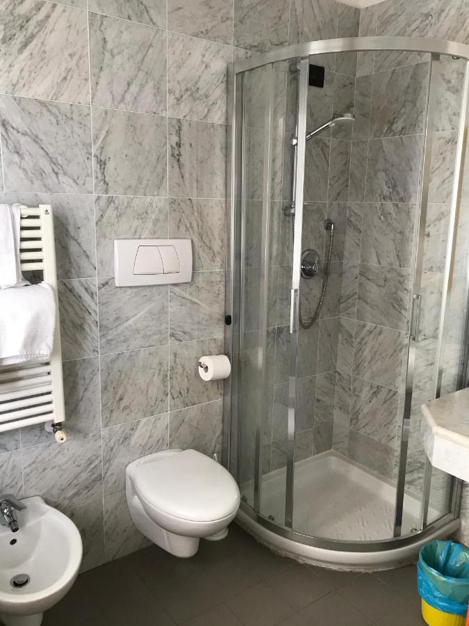 Hotel Adler Алассио Экстерьер фото